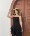 Fırfır detay askılı mini elbise