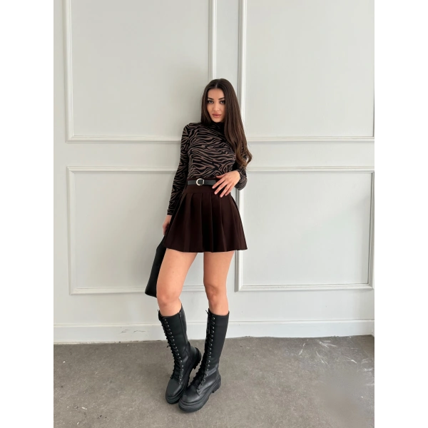 Pileli kemerli şortlu etek