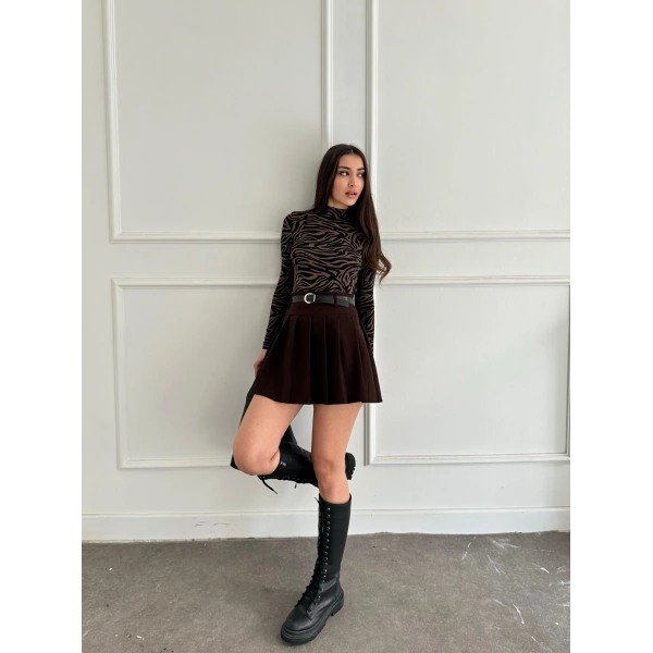 Pileli kemerli şortlu etek