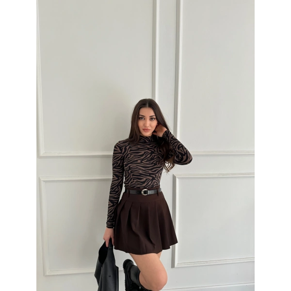 Pileli kemerli şortlu etek