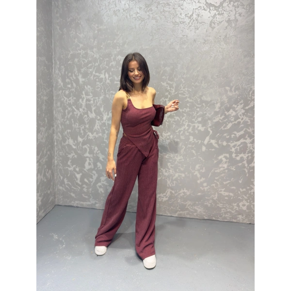 Yan büzgülü bluz ve pantolonlu ikili takım