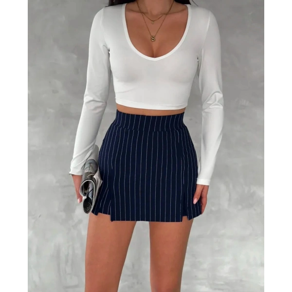 Çift yırtmaç detay çizgili şortlu etek