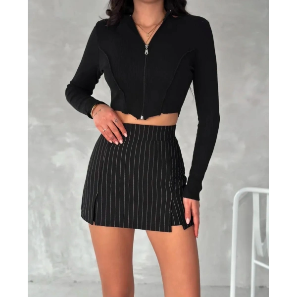 Çift yırtmaç detay çizgili şortlu etek