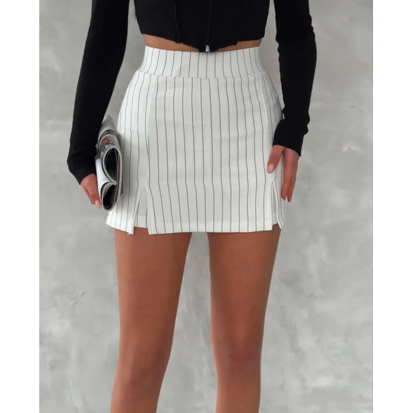 Çift yırtmaç detay çizgili şortlu etek