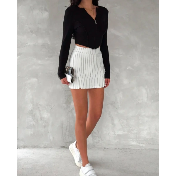 Çift yırtmaç detay çizgili şortlu etek