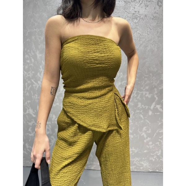 Straplez bluz ve pantolonlu gofre takım