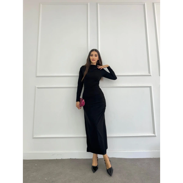 Drapeli dik yaka yırtmaçlı elbise