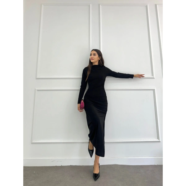 Drapeli dik yaka yırtmaçlı elbise