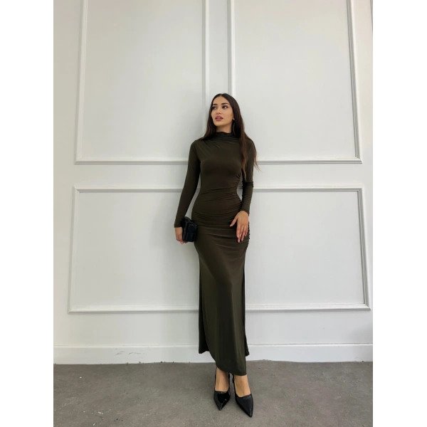 Drapeli dik yaka yırtmaçlı elbise