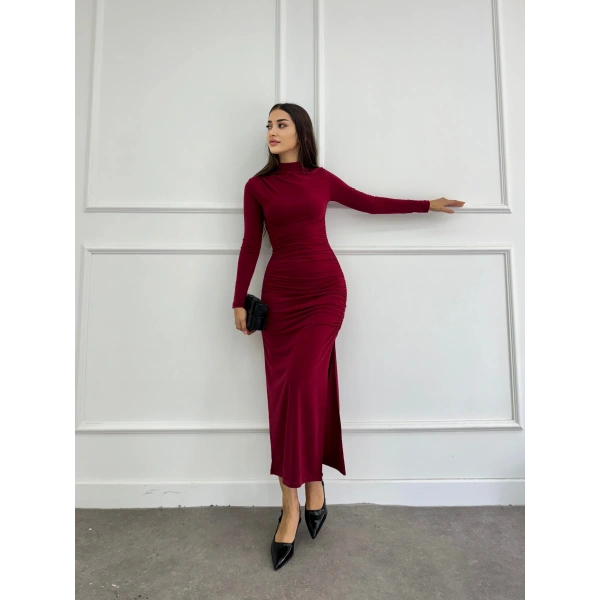 Drapeli dik yaka yırtmaçlı elbise