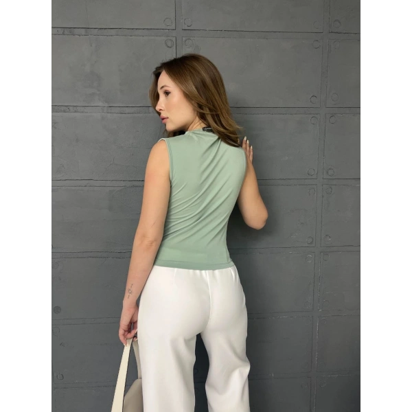 Sıfır kol Drapeli bluz