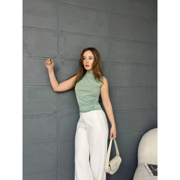 Sıfır kol Drapeli bluz