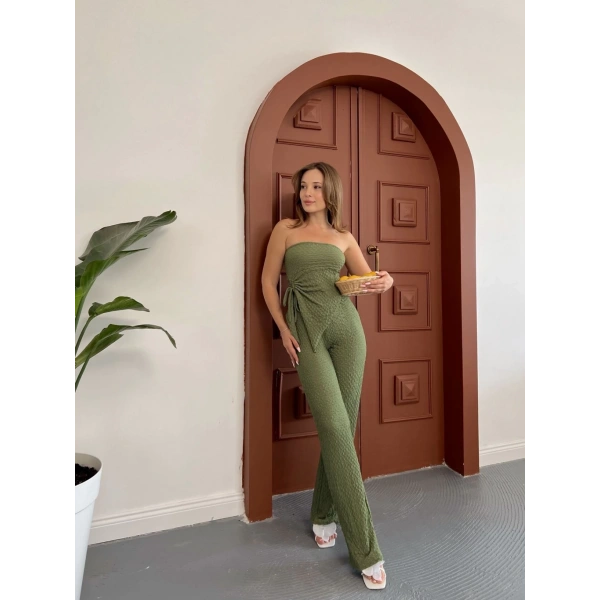 Straplez büzgülü bluz ve pantolonlu ikili takım