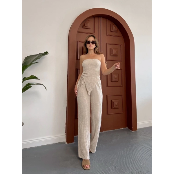 Straplez büzgülü bluz ve pantolonlu ikili takım