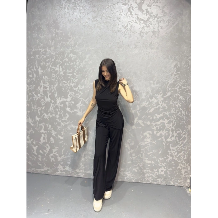 Asimetrik detay bluz ve pantolonlu ikili takım