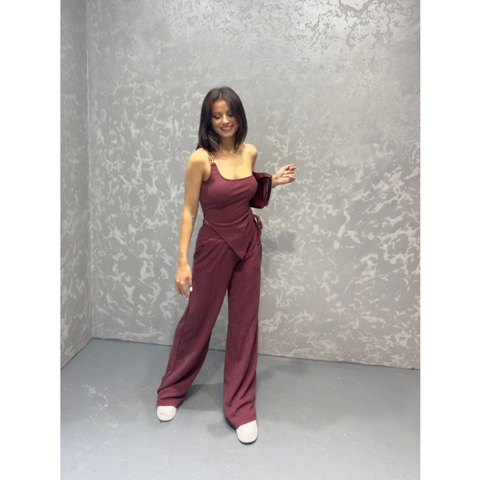 Yan büzgülü bluz ve pantolonlu ikili takım