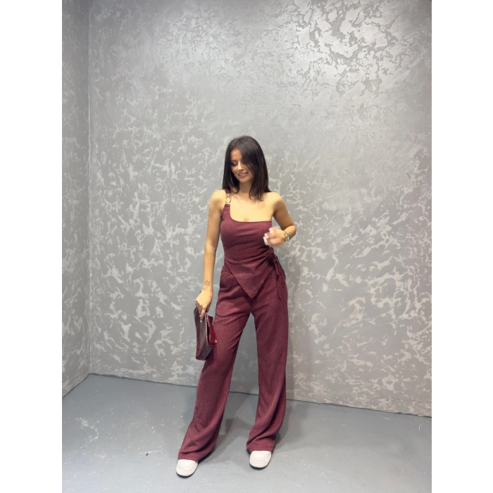 Yan büzgülü bluz ve pantolonlu ikili takım
