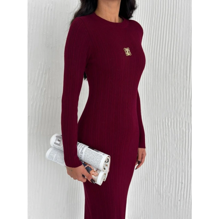 Broşlu triko elbise