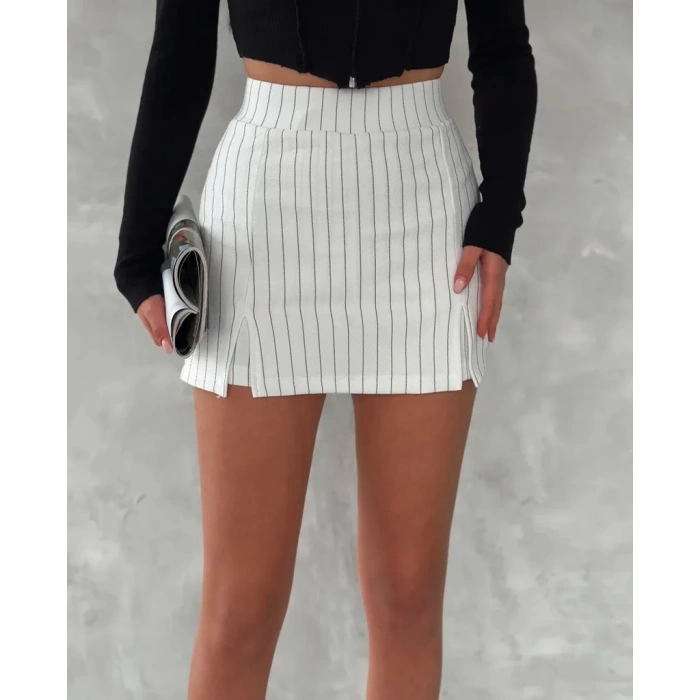 Çift yırtmaç detay çizgili şortlu etek