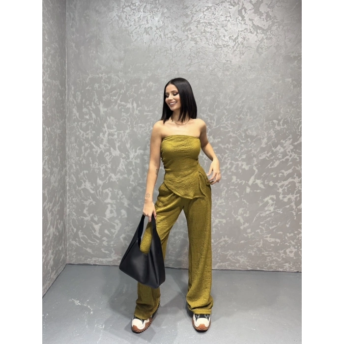 Straplez bluz ve pantolonlu gofre takım