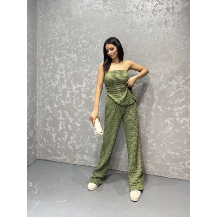 Straplez bluz ve pantolonlu gofre takım