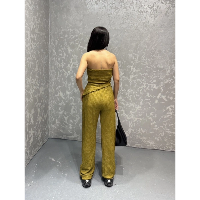 Straplez bluz ve pantolonlu gofre takım