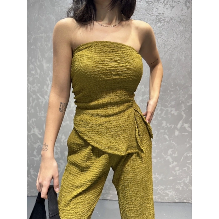 Straplez bluz ve pantolonlu gofre takım