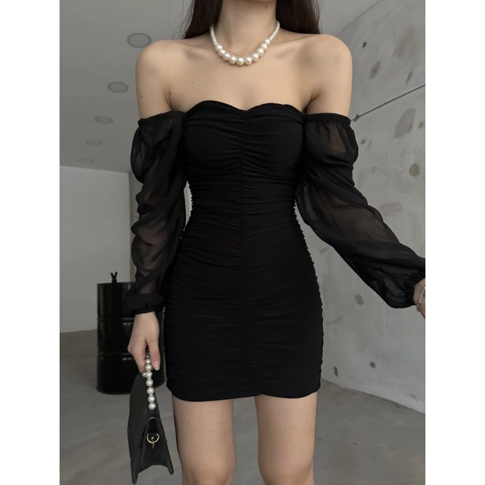 Kolu tül büzgülü elbise