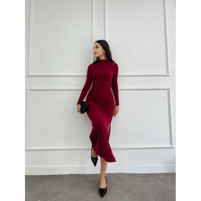 Drapeli dik yaka yırtmaçlı elbise