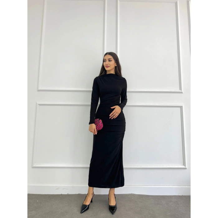 Drapeli dik yaka yırtmaçlı elbise