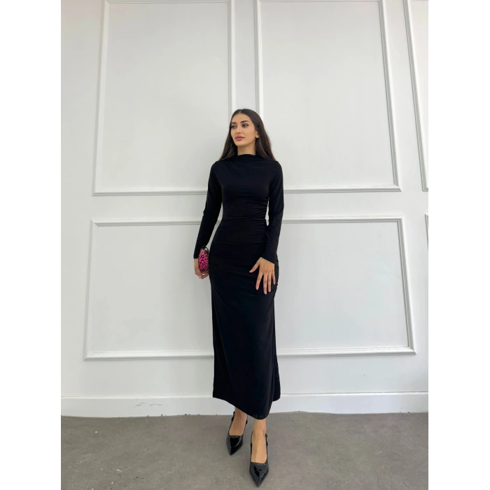 Drapeli dik yaka yırtmaçlı elbise