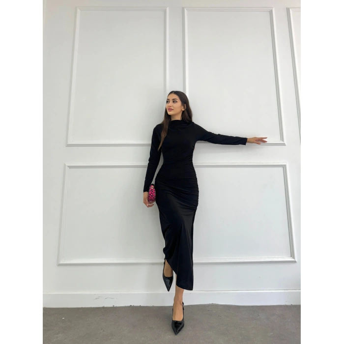 Drapeli dik yaka yırtmaçlı elbise