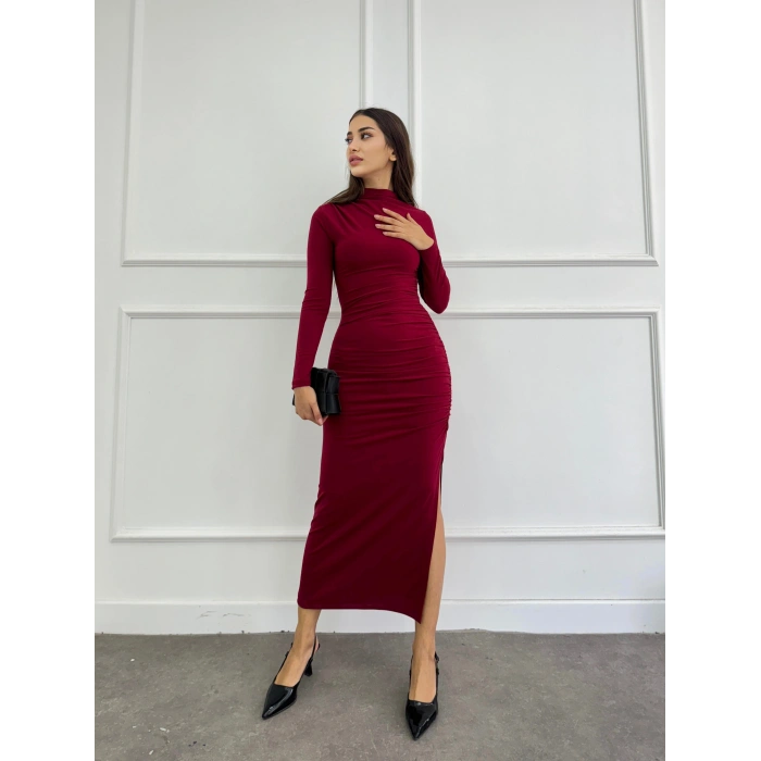 Drapeli dik yaka yırtmaçlı elbise