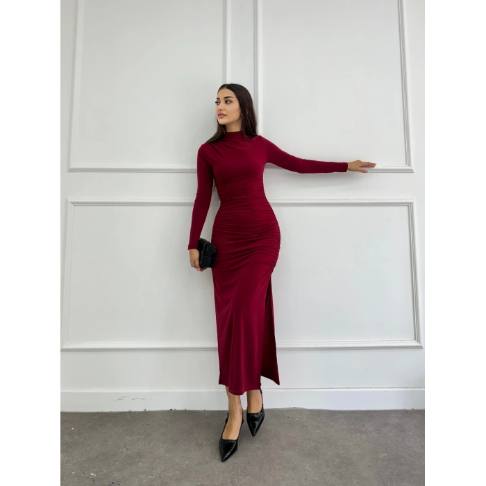 Drapeli dik yaka yırtmaçlı elbise