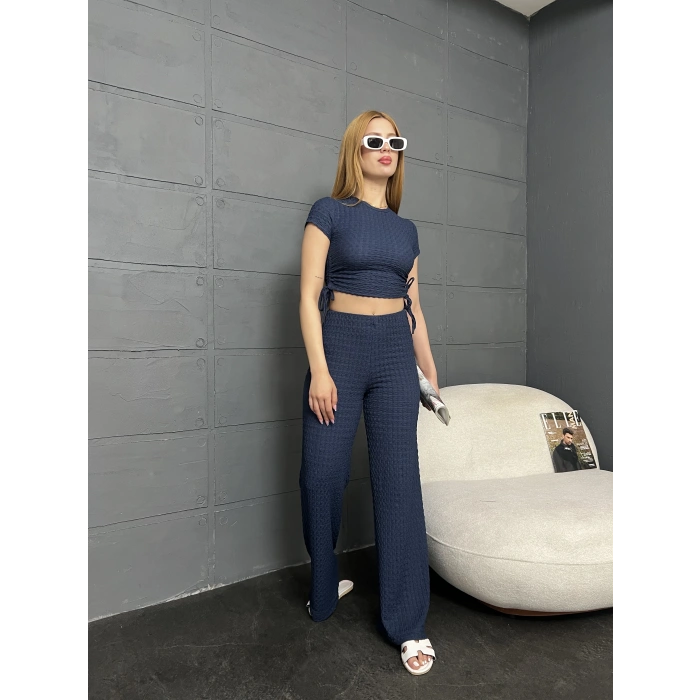 Yan büzgü detay bluz ve pantolonlu ikili takım