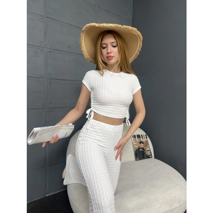 Yan büzgü detay bluz ve pantolonlu ikili takım