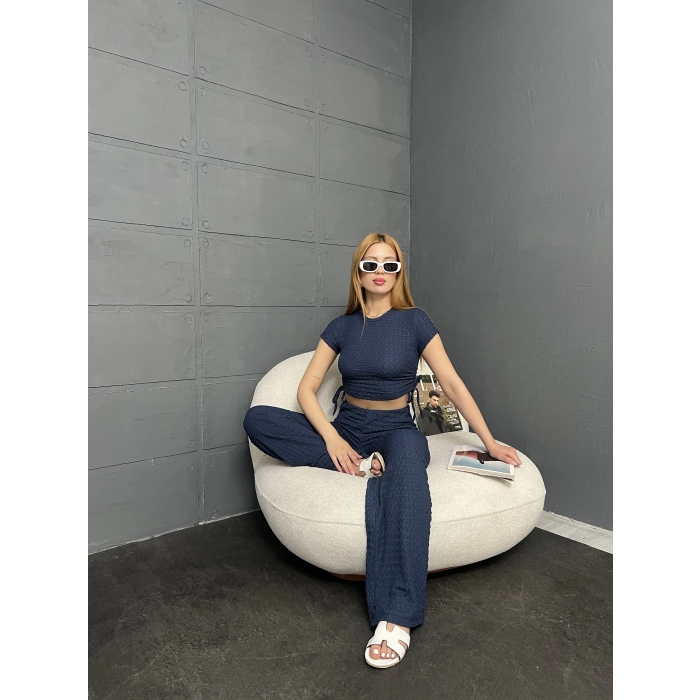 Yan büzgü detay bluz ve pantolonlu ikili takım