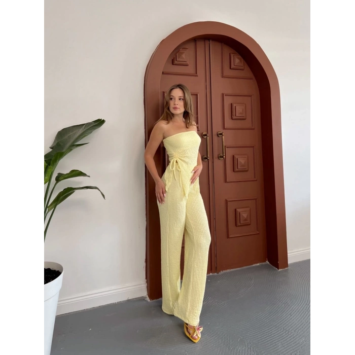 Straplez büzgülü bluz ve pantolonlu ikili takım