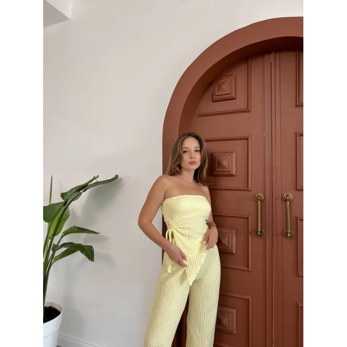 Straplez büzgülü bluz ve pantolonlu ikili takım