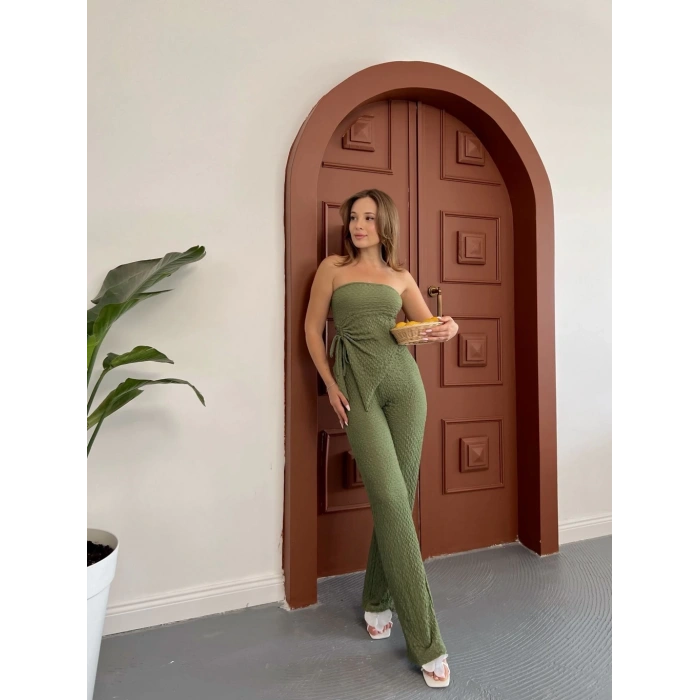 Straplez büzgülü bluz ve pantolonlu ikili takım