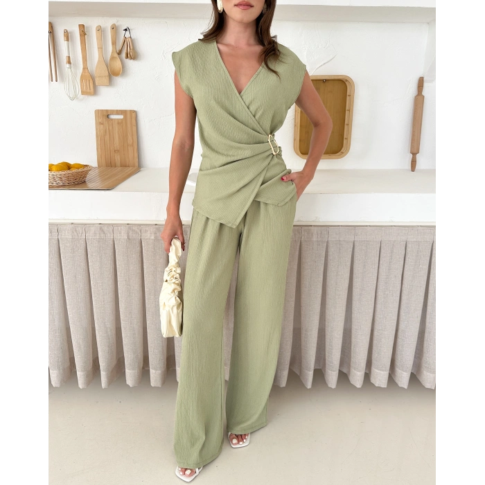 Kruvaze yaka aksesuar detay ikili takım