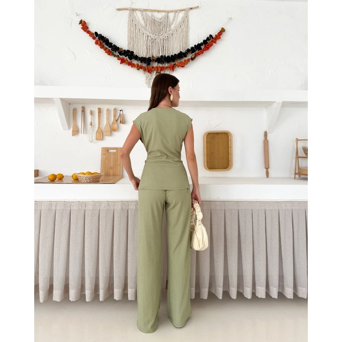 Kruvaze yaka aksesuar detay ikili takım