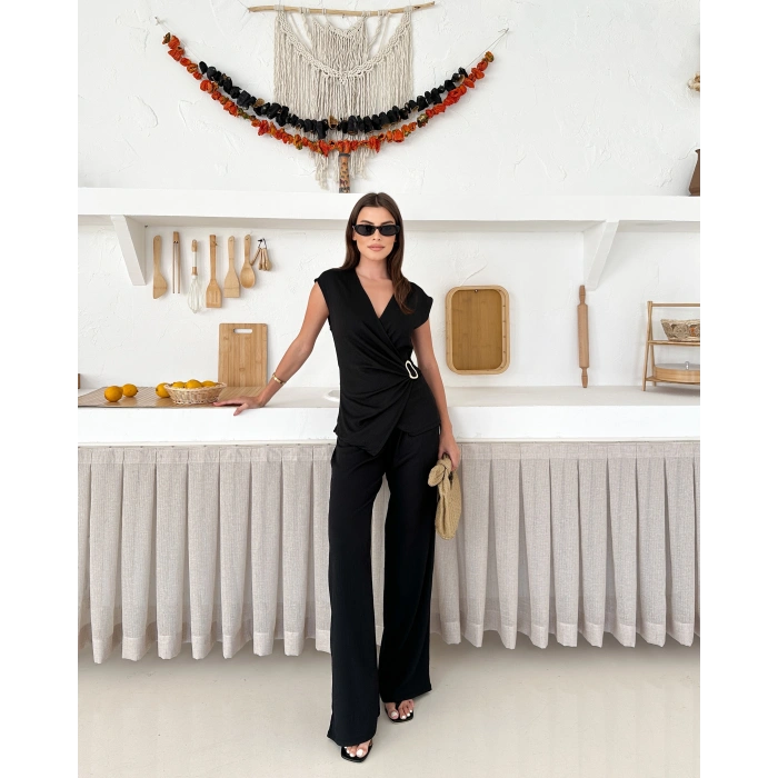 Kruvaze yaka aksesuar detay ikili takım