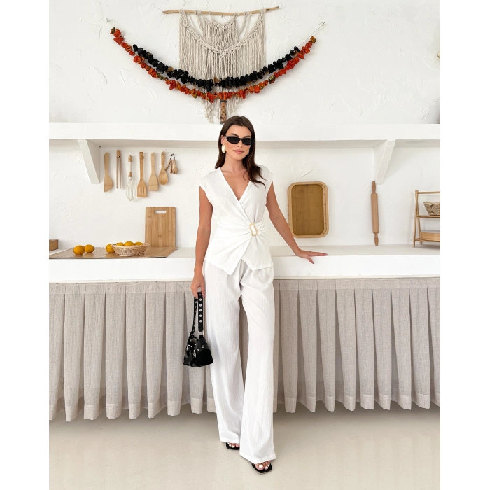 Kruvaze yaka aksesuar detay ikili takım