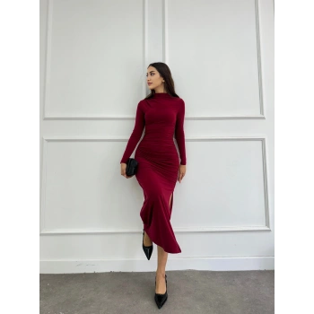 Drapeli dik yaka yırtmaçlı elbise