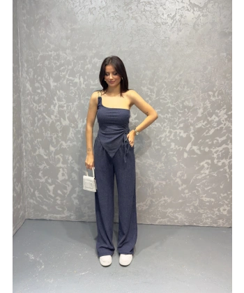 Yan büzgülü bluz ve pantolonlu ikili takım