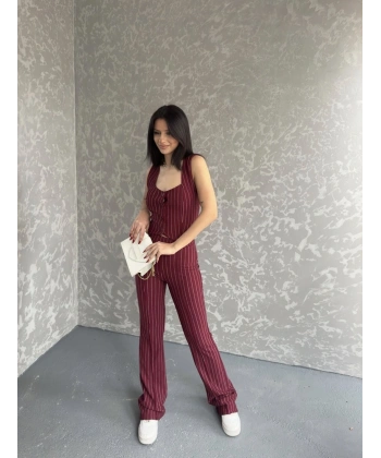 Çizgili yelek ve pantolonlu ikili takım