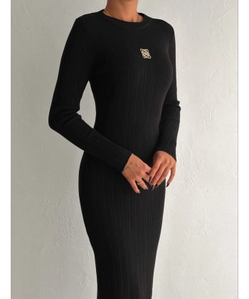 Broşlu triko elbise