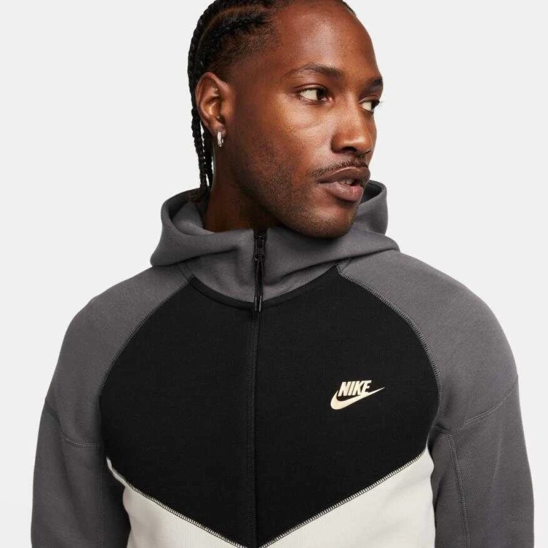 Sportswear Tech Fleece Windrunner Eşofman Üstü Siyah/Cool Grey/Beyaz/Metallic Gold