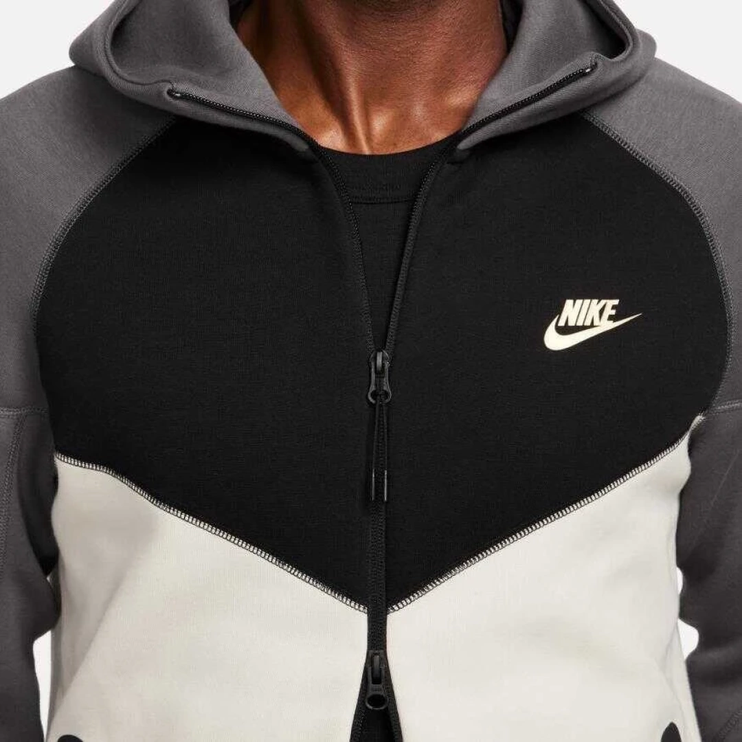 Sportswear Tech Fleece Windrunner Eşofman Üstü Siyah/Cool Grey/Beyaz/Metallic Gold